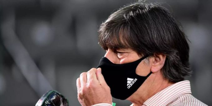Für Bundestrainer Joachim Löw folgten einige Jahre nach der erfolgreichsten Zeit eine monumentale Krise (EM 2018). Ähnliches erlebte auch Bundeskanzlerin Merkel mit der Flüchtlingskrise. Joachim Löw