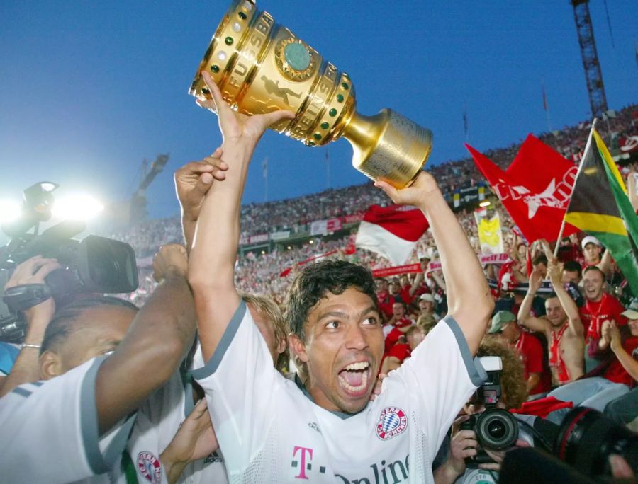 Mit den Bayern holte Elber unter anderem auch dreimal den Pokalsieg.