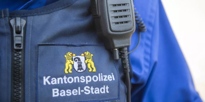 Stadt Basel - Velofahrer bei Unfall mit Lastwagen schwer verletzt