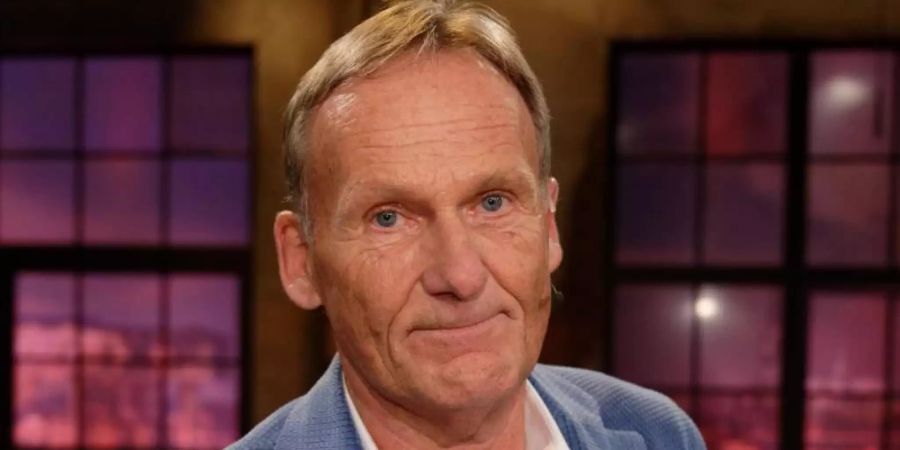 Erwartet keine schnelle Entscheidung über eine Rückkehr der Fans in die Stadien: BVB-CEO Hans-Joachim Watzke. Foto: Henning Kaiser/dpa