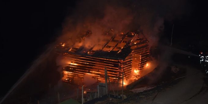 Rongellen: Stall im Vollbrand Brand Rongellen