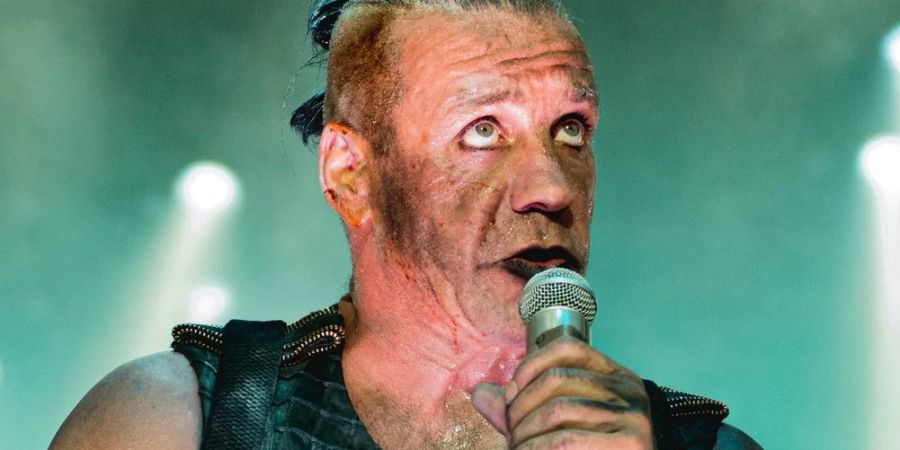 Till Lindemann während eines Auftritts mit Rammstein im Jahr 2017.