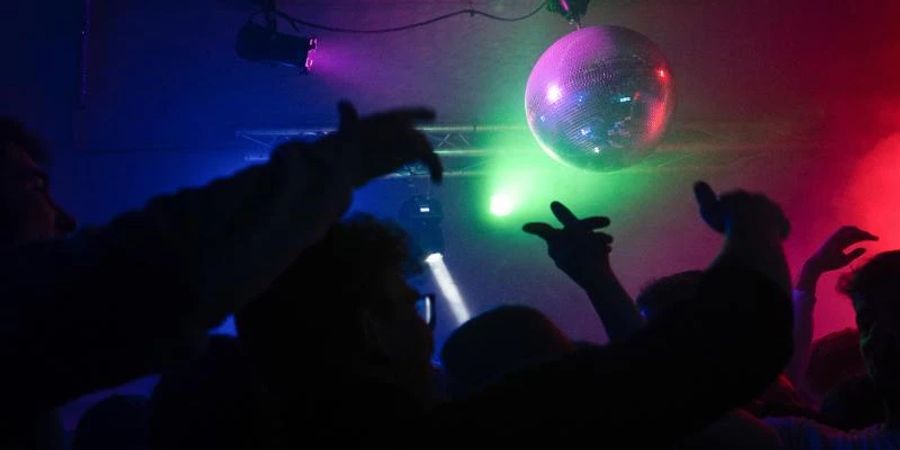 Seit dem Wochenende darf in Deutschlands Clubs wieder getanzt werden. Foto: Sebastian Gollnow/dpa