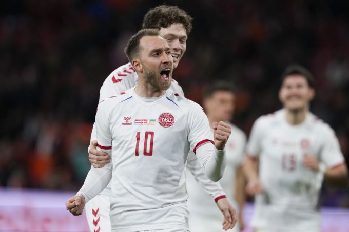 Christian Eriksen jubelt nach seinem Treffer im Spiel gegen Holland. Christian Eriksen
