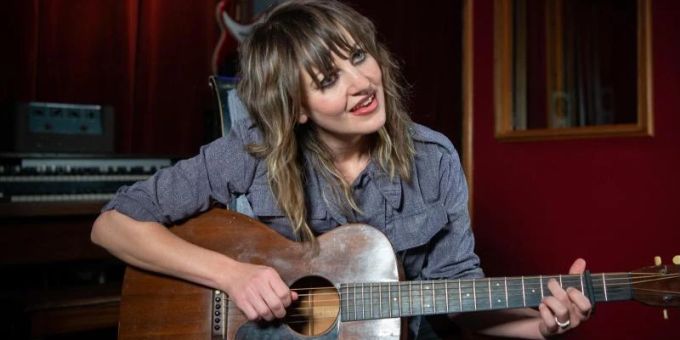 Viele Kritiker sehen in Anaïs Mitchell eine der besten Joni-Nachfolgerinnen. Foto: Toby Tenenbaum/chateau du pop PR/BMG Warner/dpa Viele Kritiker sehen in Anaïs Mitchell eine der besten Joni-Nachfolgerinnen. Foto: Toby Tenenbaum/chateau du pop PR/BMG Warner/dpa