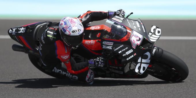 Der Spanier Aleix Espargaro auf seiner Aprilia während dem MotoGP in Argentinien. MotoGP Argentinien