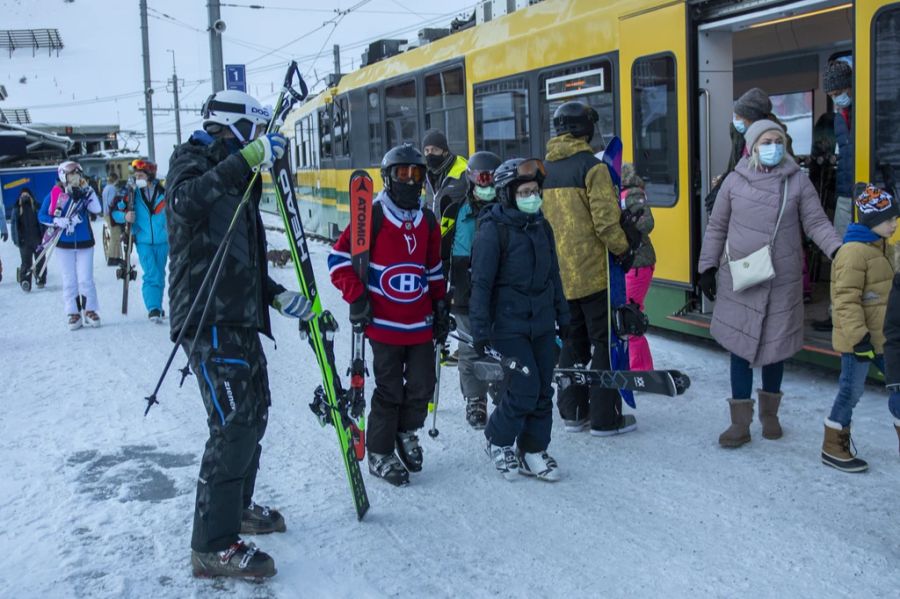 Die Wintersportanlagen im Jungfrau-Gebiet rund um die Kleine Scheidegg bleiben bis am 24. April und teils bis am 1. Mai 2022 geöffnet.