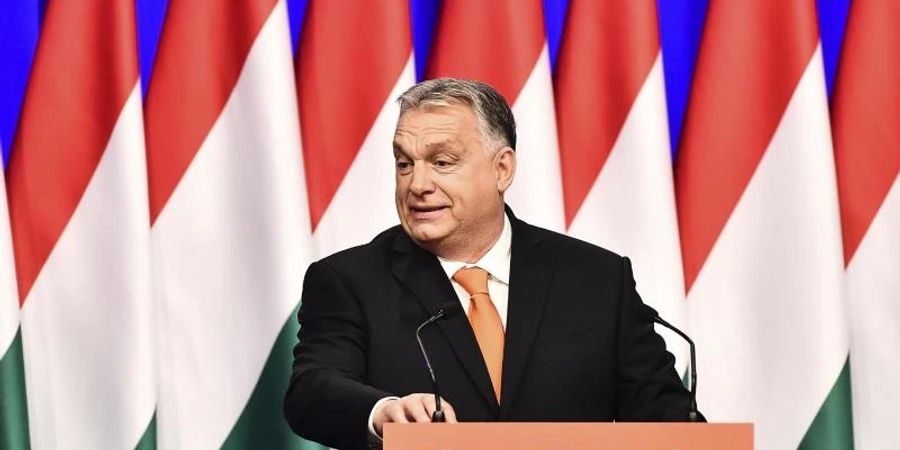 Viktor Orban hat immer wieder scharfe Attacken gegen die «Bürokraten in Brüssel» geritten, sich aber mit Austrittsdrohungen bislang zurückgehalten. Foto: Anna Szilagyi/AP/dpa
