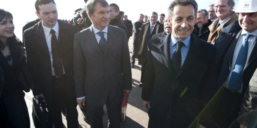 Setschin (l) 2011 mit Frankreichs damaligen Präsidenten Sarkozy