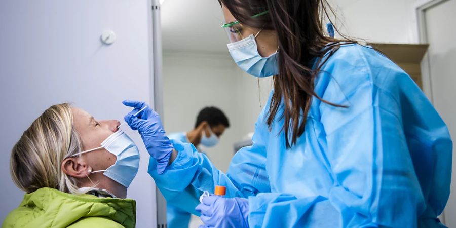 Preise im Gesundheitswesen, darunter jene für Labortests auf Covid-19, standen im vergangenen Jahr im Fokus des Preisüberwachers. (Symbolbild)