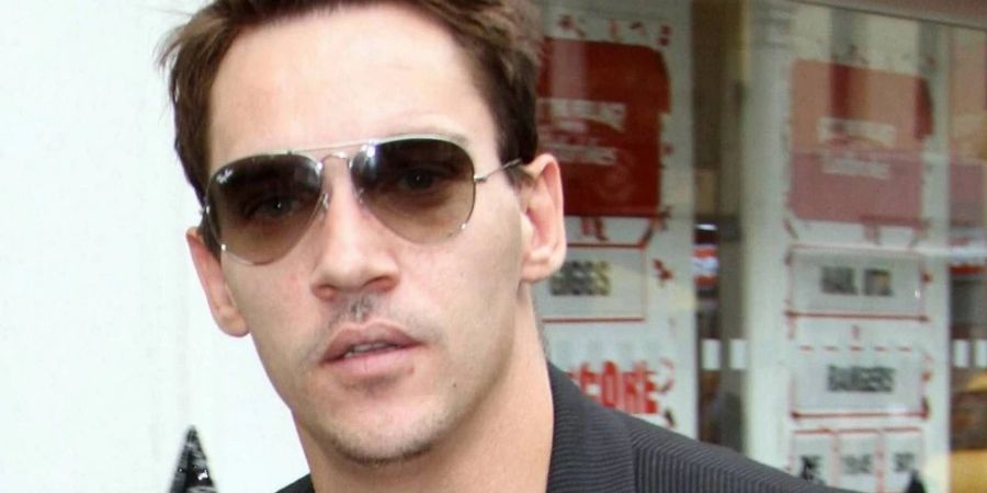 Jonathan Rhys Meyers kommt mit Bewährung davon.