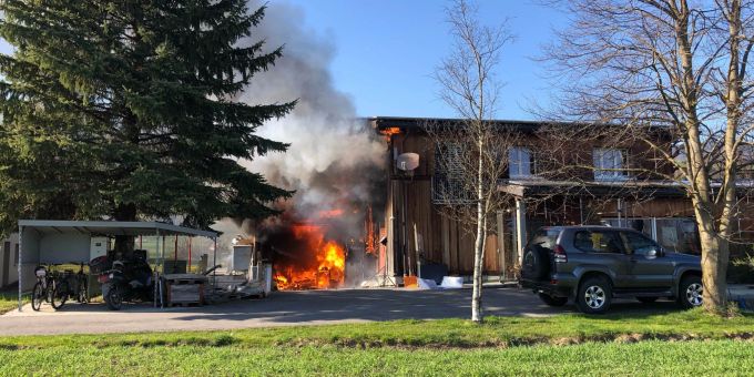 Eine Garage geriet in Hinterforst SG in Vollbrand. Hinterforst