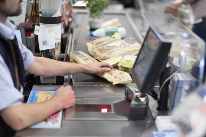 Auch im Coop wurden die Schutzmassnahmen gegen das Coronavirus gelockert. coronavirus