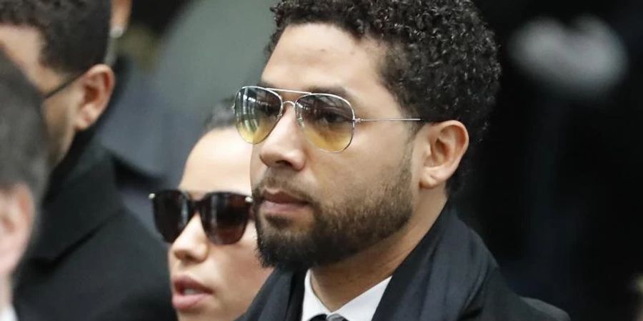 Jussie Smollett im Februar 2020 bei einer Anhörung im Leighton Criminal Court Building in Chicago. Foto: Charles Rex Arbogast/AP/dpa