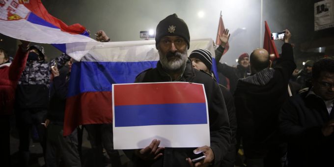 In Serbien - Rund tausend Menschen demonstrieren für Russland