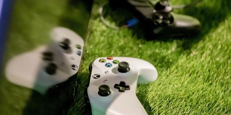 Zum Weltfrauentag traten zehn der besten FIFA-Spielerinnen weltweit gegeneinander an. Foto: Christoph Soeder/dpa