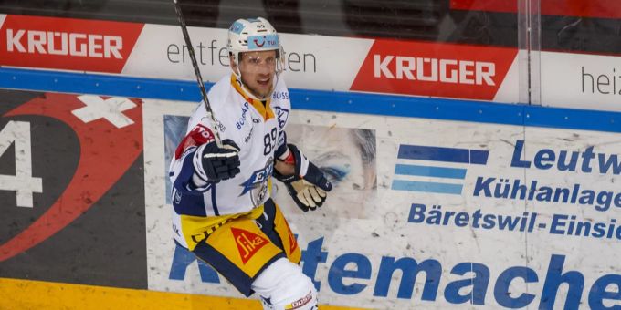 Justin Abdelkader im Trikot des EV Zug. Justin Abdelkader national League