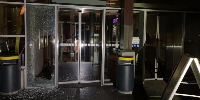 Die unbekannte Täterschaft stahl mehr als 30 Mobiltelefone und mindestens drei Tablets. Kantonspolizei St. Gallen