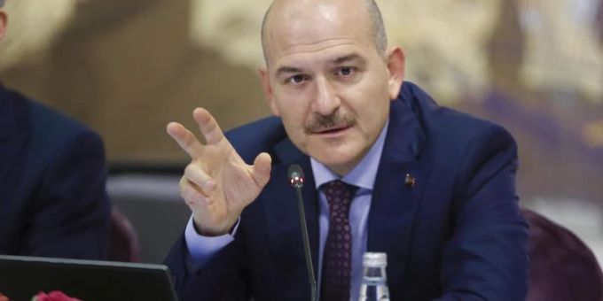 Innenminister Süleyman Soylu will in Regionen, in denen Syrer 25 Prozent der Bevölkerung ausmachen, den Ausländerzuzug verbieten. Foto: Ahmet Bolat/Anadolu/AP/dpa Innenminister Süleyman Soylu will in Regionen, in denen Syrer 25 Prozent der Bevölkerung ausmachen, den Ausländerzuzug verbieten. Foto: Ahmet Bolat/Anadolu/AP/dpa