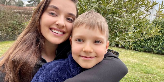 Veronika Didusenko und ihr Sohn haben sich wieder. Sie flüchtete vor dem Ukraine Krieg in die USA, ihren Sohn liess sie in Genf bei Freunden. Veronika Didusenko Ukraine Krieg