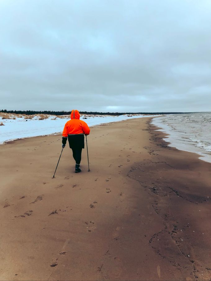 Nordic Walking geht auch bei Kälte und schlechtem Wetter. Nordic Walking