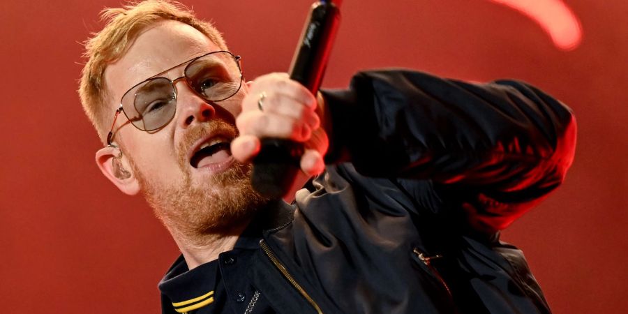 Der Sänger Peter Fox steht beim Lollapalooza Festival am Berliner Olympiastadion auf der Bühne.