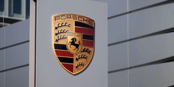 Das Porsche-Zentrum in Stuttgart - heute bringt der Volkswagen-Konzern seine Sportwagentochter Porsche AG an die Börse. Das Porsche-Zentrum in Stuttgart - heute bringt der Volkswagen-Konzern seine Sportwagentochter Porsche AG an die Börse.