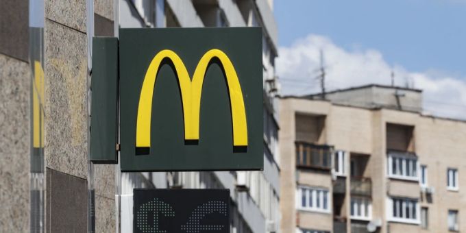 McDonalds wird wegen diskriminierenden Werbepraktiken angezeigt. mcdonald's milliarden klage