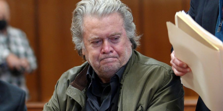 Steve Bannon, ehemaliger Chefstratege im Weissen Haus, sitzt im Gerichtssaal des Obersten Gerichts in Manhattan.