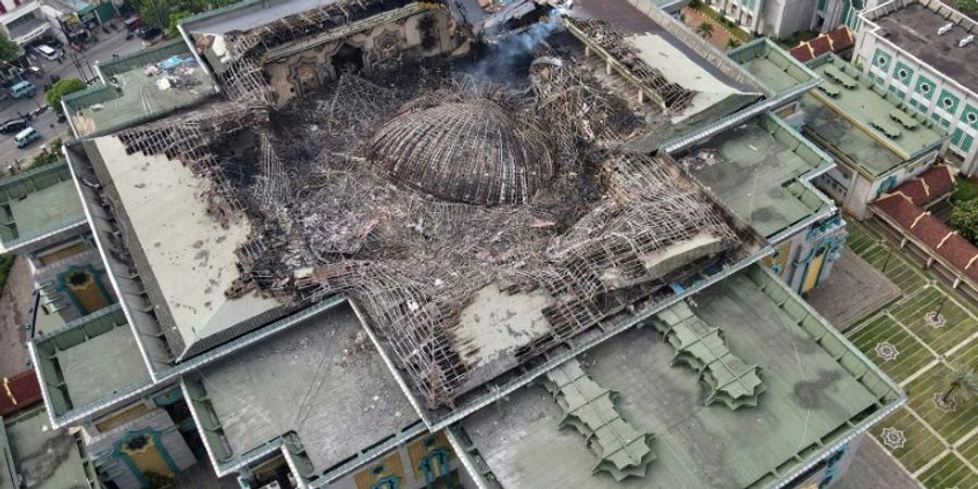 Moschee mit eingestürzter Kuppel