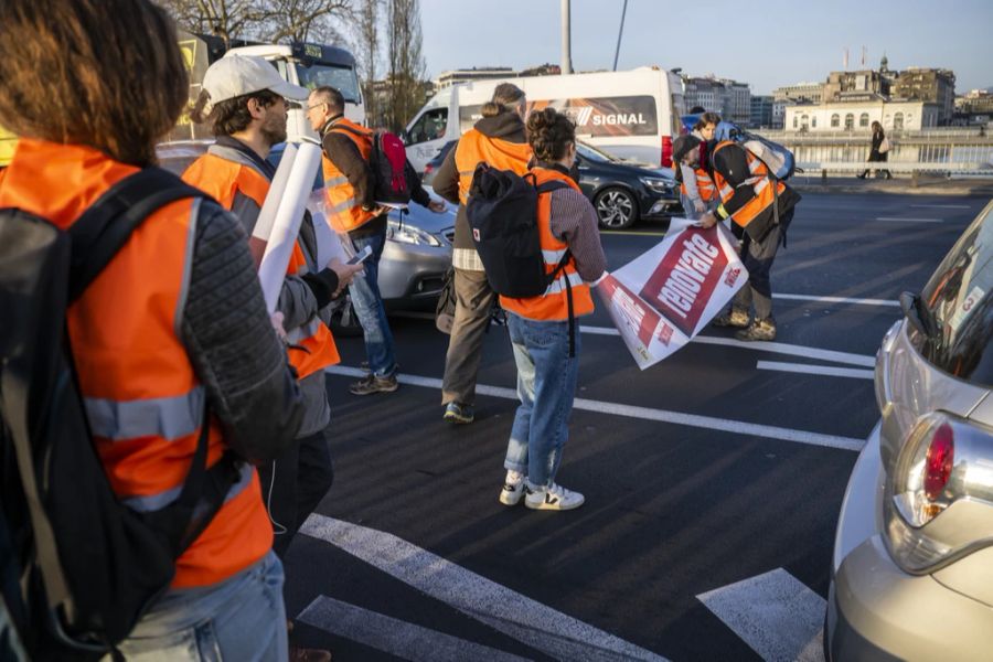 Die Aktionen sorgen bei Autofahrern für rot Köpfe. (Archiv)