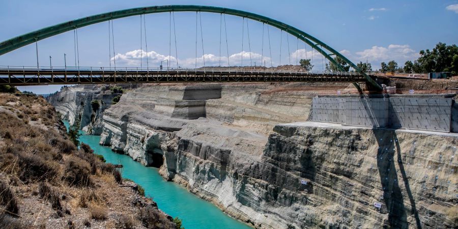 Griechenlands berühmter Kanal von Korinth, der die Halbinsel Peloponnes vom griechischen Festland trennt, wird bis zum nächsten Sommer geschlossen.