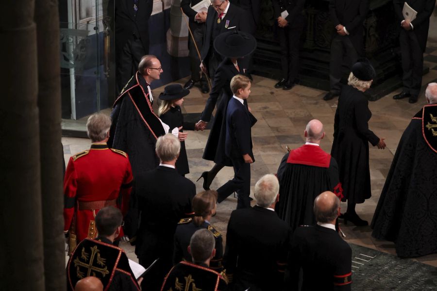 Die Cambridge-Kids in der Westminster Abbey.