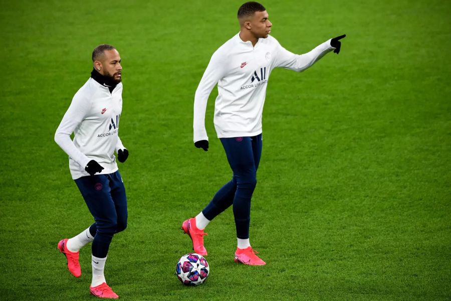 Mbappé (r.) und Neymar (l.) vor dem Champions-League-Spiel gegen Borussia Dortmund.