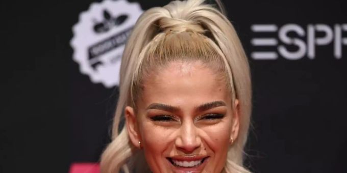 Loredana bei der Verleihung der 1live Krone 2019 in Köln. Foto: Henning Kaiser/dpa Loredana bei der Verleihung der 1live Krone 2019 in Köln. Foto: Henning Kaiser/dpa