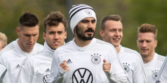 Ilkay Gündogan (Mitte) im Training der deutschen Nationalmannschaft. Liverpool Gündogan