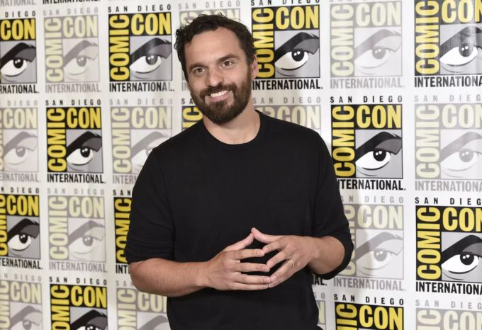 Schauspieler Jake Johnson wird im dritten Teil von «Jurassic World» mitspielen. jake johnson