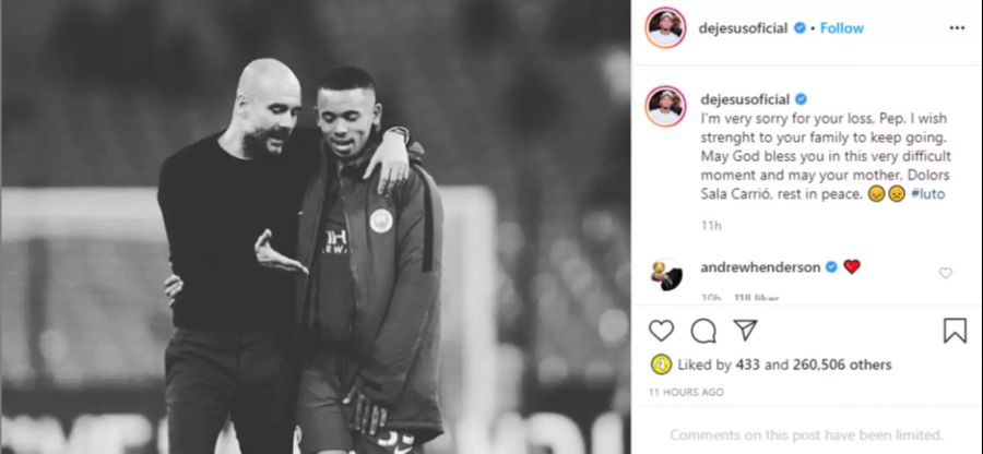 Der brasilianische Stürmer Gabriel Jesus drückt Guardiola sein Mitgefühl aus.