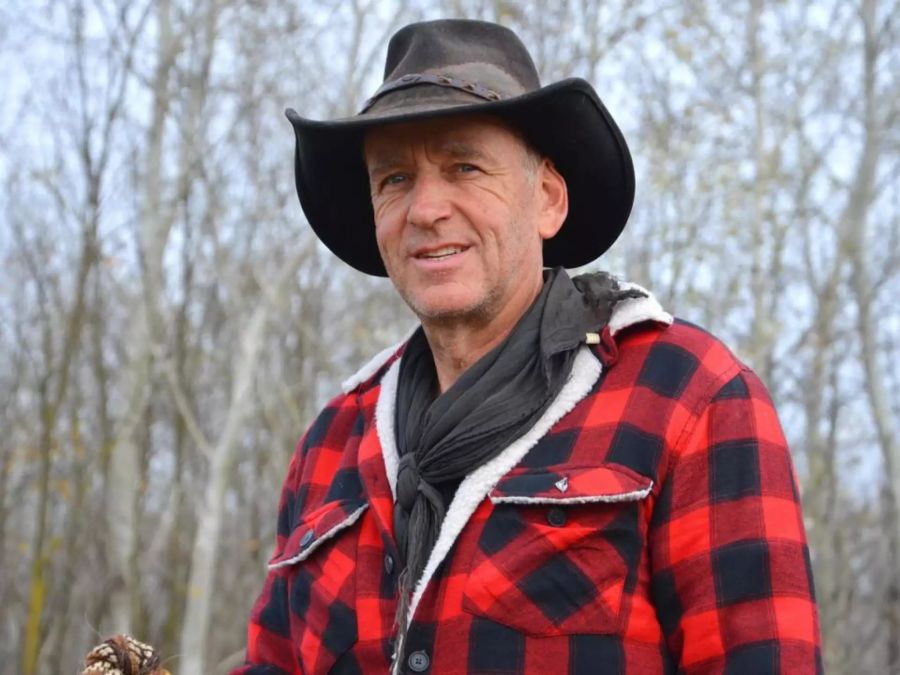 Reiner (59) aus Ungarn führt einen Pferdehof und ist Trainer für alt-historisches Pferdereiten auf Art von amerikanischen Cowboys. Erist ein «unverbesslicher Romantiker» und wünscht sich ein «Cowgirl» an seiner Seite.