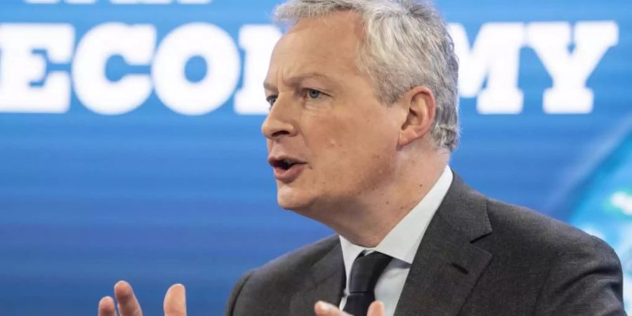 Frankreichs Wirtschafts- und Finanzminister Bruno Le Maire setzt auf Corona-Bonds, um sein Land aus der Wirtschaftskrise zu führen. Foto: Alessandro Della Valle/KEYSTONE/dpa