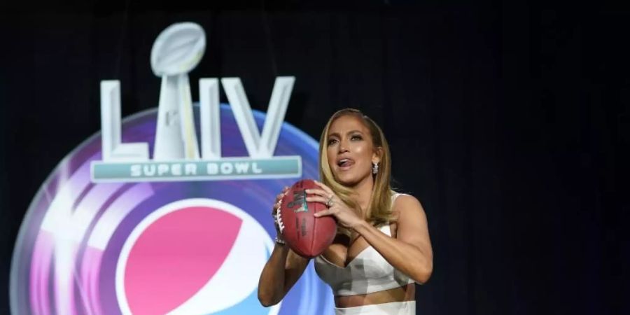 Touchdown: Jennifer Lopez tritt beim Super Bowl auf. Foto: David J. Phillip/AP/dpa