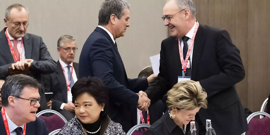 Übergangslösung für Streitschlichtung in der WTO gefunden: Bundesrat Guy Parmelin (rechts) und WTO-Generaldirektor Roberto Azevedo am WEF in Davos.