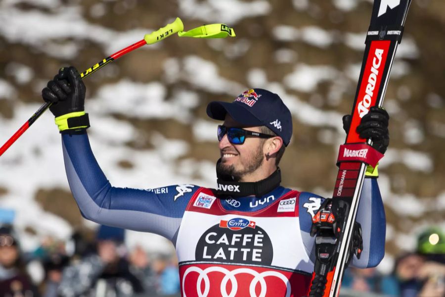 Feuz' grösster Konkurrent, der Italiener Dominik Paris, hat sich im Training das Kreuzband gerissen.