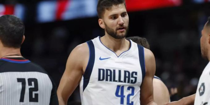Maxi Kleber spricht sich für einen Saisonabbruch aus. Foto: David Zalubowski/AP/dpa Maxi Kleber spricht sich für einen Saisonabbruch aus. Foto: David Zalubowski/AP/dpa