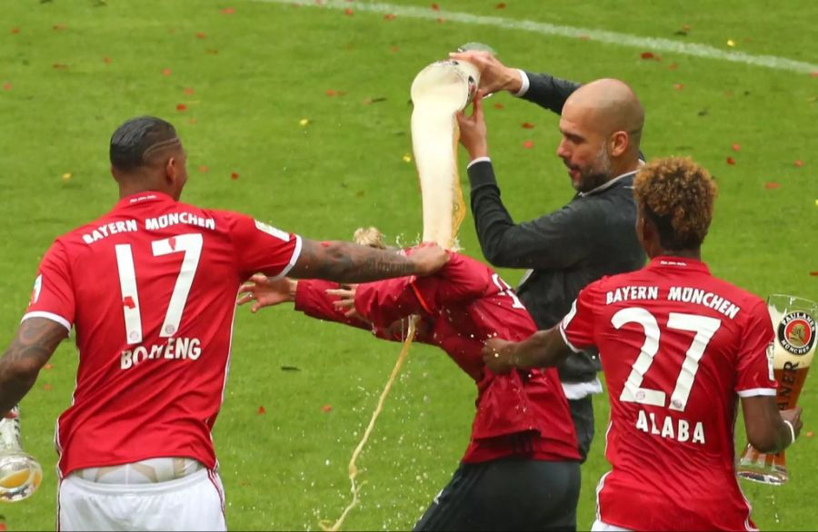 Die beiden holten zusammen drei Meisterschaften und zwei Pokalsiege – David Alaba war Musterschüler von Trainer Pep.