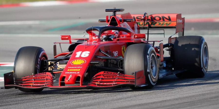 Charles Leclerc am Steuer des Ferrari SF1000 bei den Formel-1-Testfahrten in Barcelona.