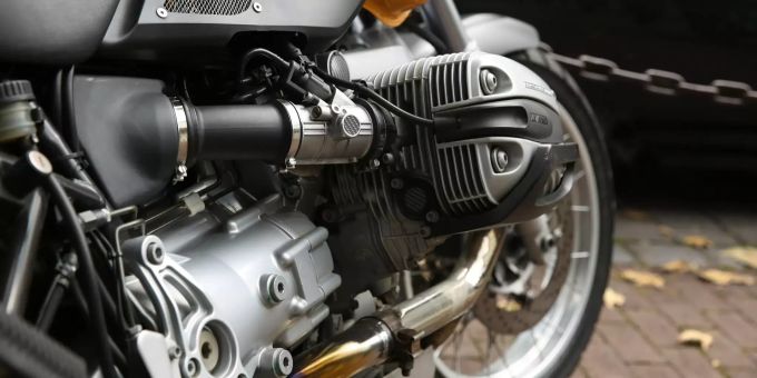 Ein Motorrad streifte in Rothenburg LU ein Auto – der Töfffahrer mit Alkohol im Blut fuhr nach dem Vorfall weiter. (Symbolbild) töff