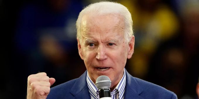 Bei der wichtigen Vorwahl im Rennen um die US-Präsidentschaftskandidatur der Demokraten im Bundesstaat South Carolina sagen TV-Sender einen Sieg für Ex-Vizepräsident Biden voraus. joe Biden