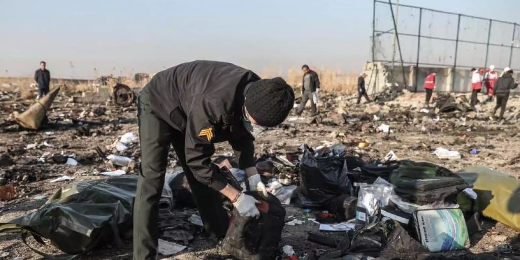 Flugzeugabsturz bei Teheran Suche nach der Unglücksursache