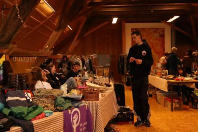 Am Flohmarkt entstehen interessante Gespräche